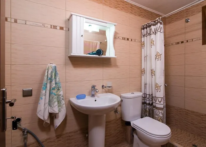 Semiramis Nyaraló *