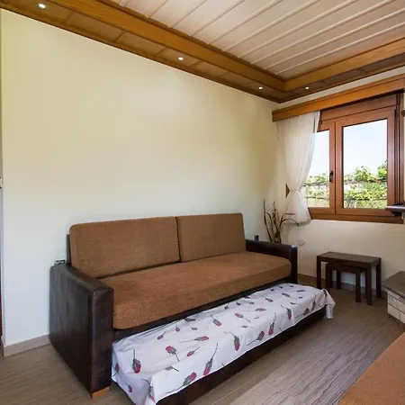 Semiramis * Chrisi Ammoudia